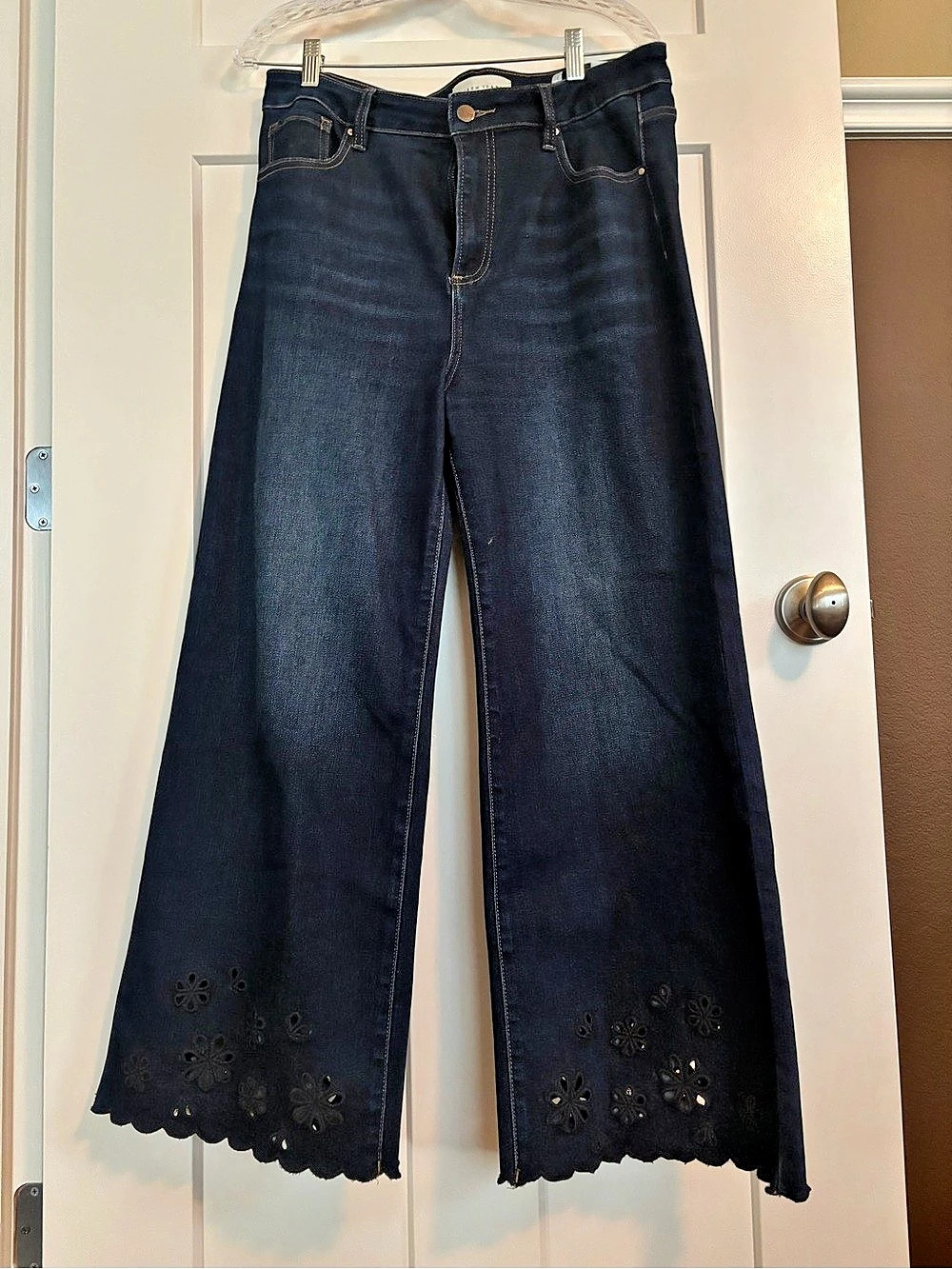 Risen Wide-Leg Jeans with cut out hem. Size 15/32 similar to standard XL/ 16